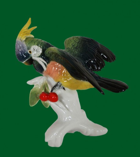 Скульптурная композиция "Какаду на вишневом дереве"